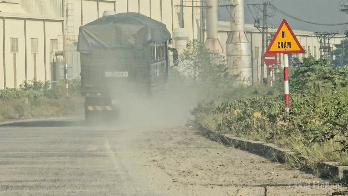 Kỳ lạ những đoàn xe container 'không nóc' ở Vĩnh Phúc