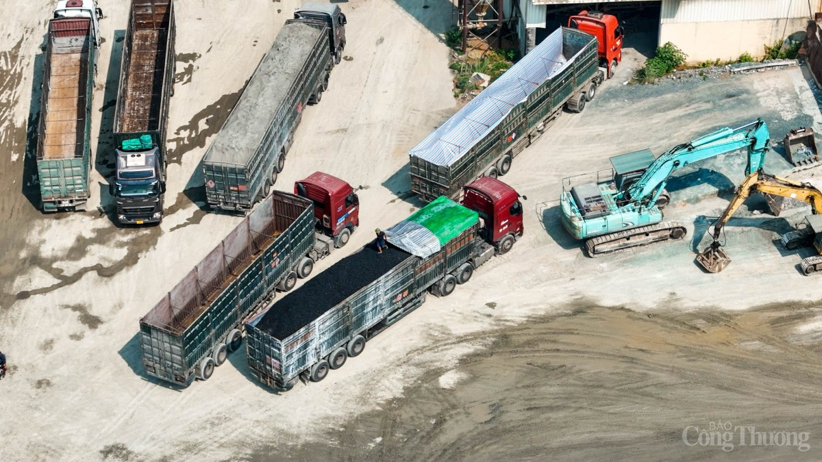 Kỳ lạ những đoàn xe container 'không nóc' ở Vĩnh Phúc