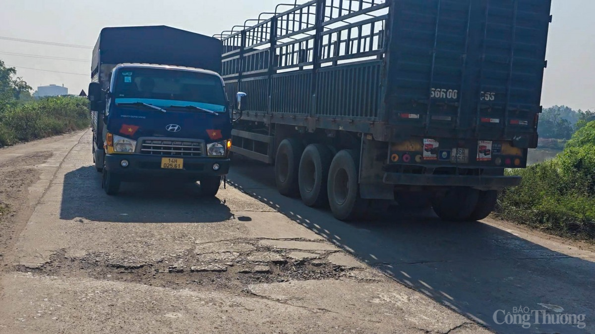 Kỳ lạ những đoàn xe container 'không nóc' ở Vĩnh Phúc