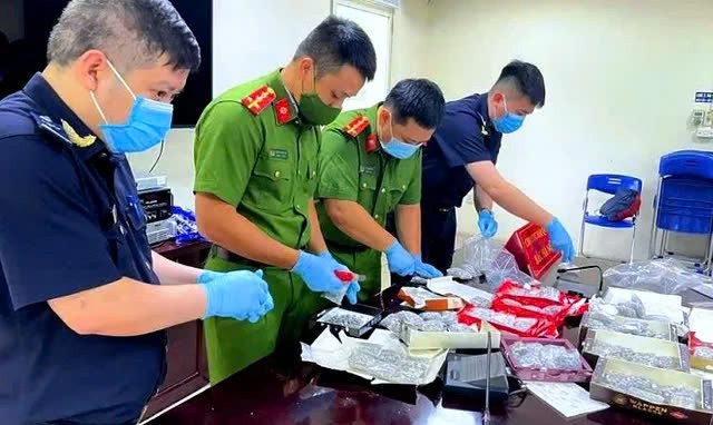 Cục Hải quan Hà Nội phối hợp thu giữ 179 kg ma túy tổng hợp MDMA Cục Hải quan Hà Nội phối hợp thu giữ 179 kg ma túy tổng hợp MDMA