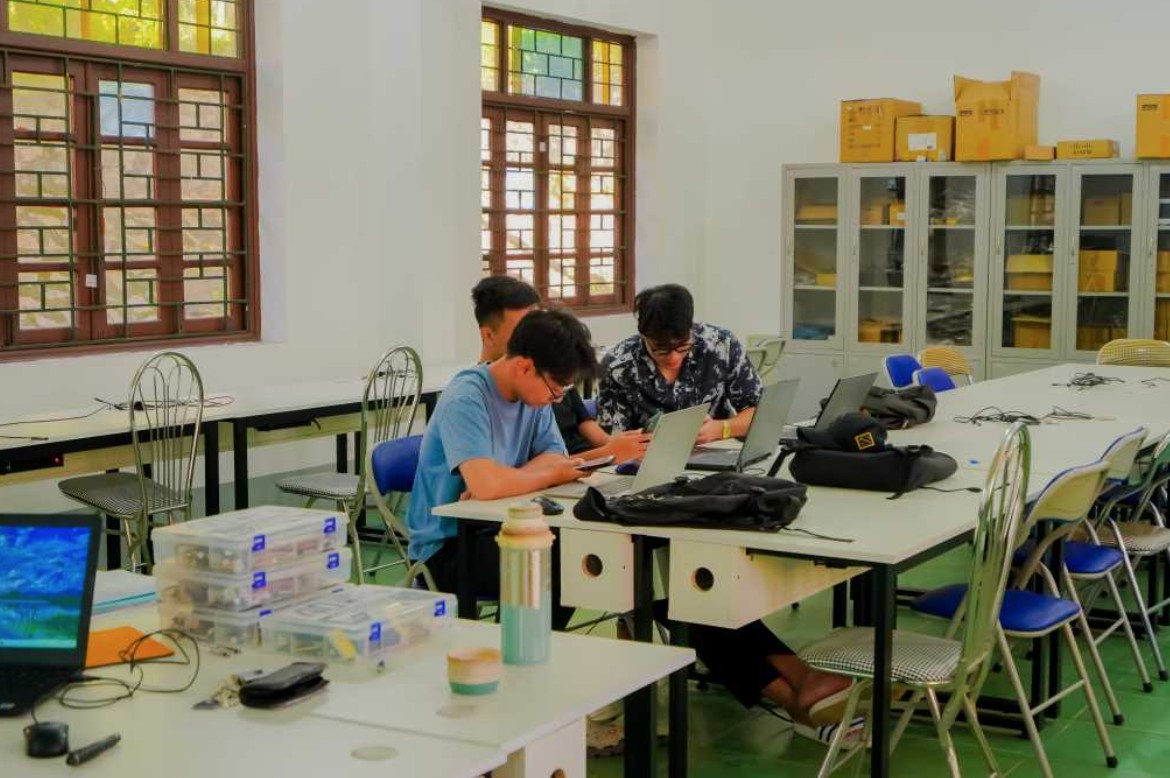 Các ngành của Trường Đại học Công nghiệp Quảng Ninh hầu hết phục vụ nhân lực, định hướng chế biến chế tạo của tỉnh. Ảnh: Lan Anh Các ngành của Trường Đại học Công nghiệp Quảng Ninh hầu hết phục vụ nhân lực, định hướng chế biến chế tạo của tỉnh. Ảnh: Lan Anh