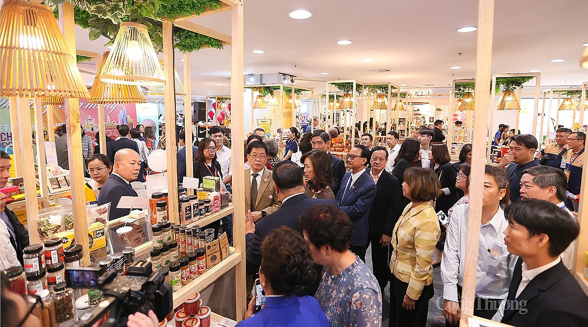 3 Sự kiện thu hút đông đảo khách tham quan ngay ngày đầu khai mạc 3 Sự kiện thu hút đông đảo khách tham quan ngay ngày đầu khai mạc