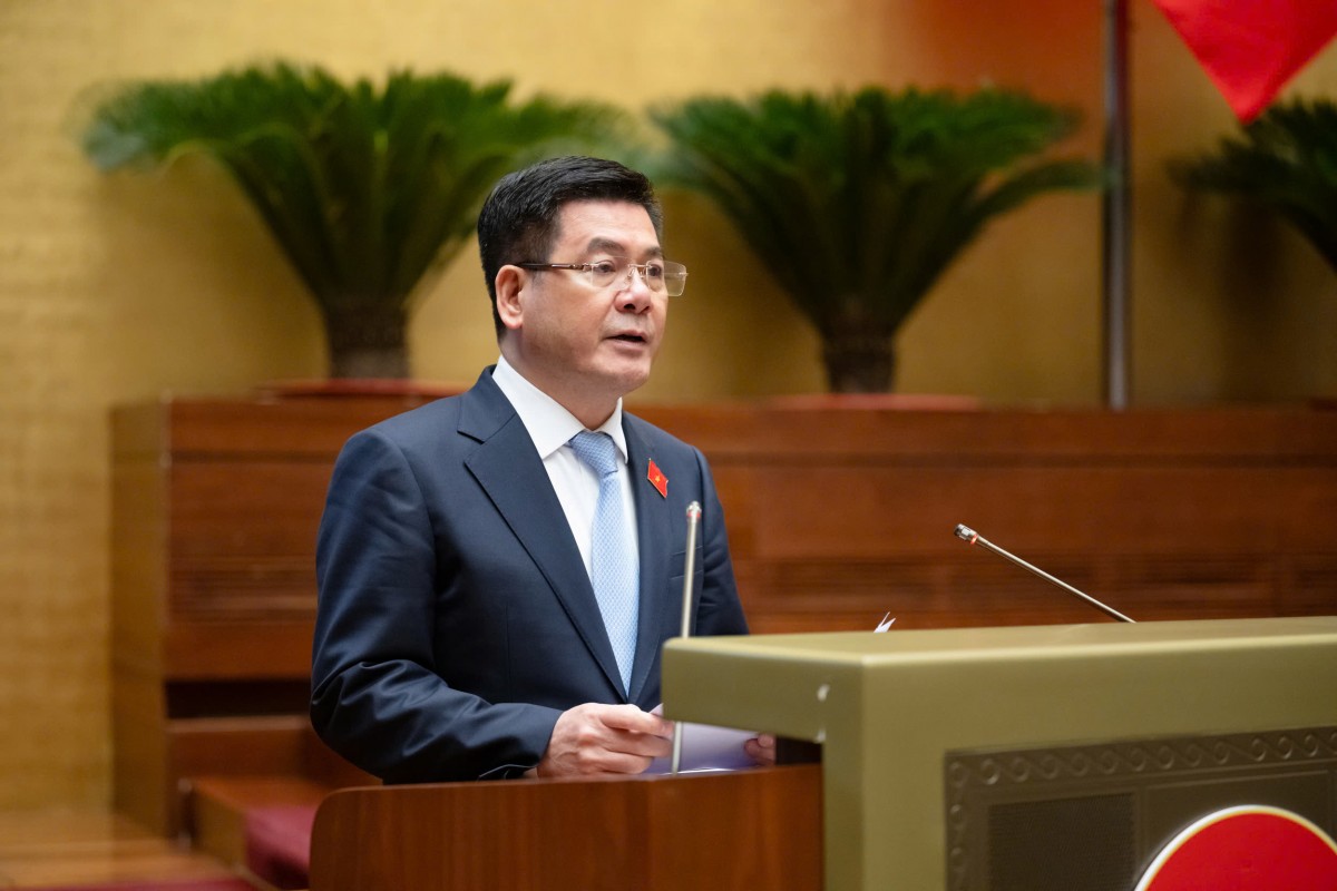 Bộ trưởng Bộ Công Thương Nguyễn Hồng Diên trình bày Tờ trình về dự án Luật Hóa chất (sửa đổi) Bộ trưởng Bộ Công Thương Nguyễn Hồng Diên trình bày Tờ trình về dự án Luật Hóa chất (sửa đổi)