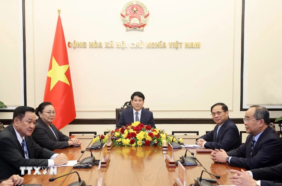 Chủ tịch nước Lương Cường hội đàm trực tuyến với Tổng Bí thư, Chủ tịch nước Lào Thongloun Sisoulith. Ảnh: Lâm Khánh/TTXVN Chủ tịch nước Lương Cường hội đàm trực tuyến với Tổng Bí thư, Chủ tịch nước Lào Thongloun Sisoulith. Ảnh: Lâm Khánh/TTXVN
