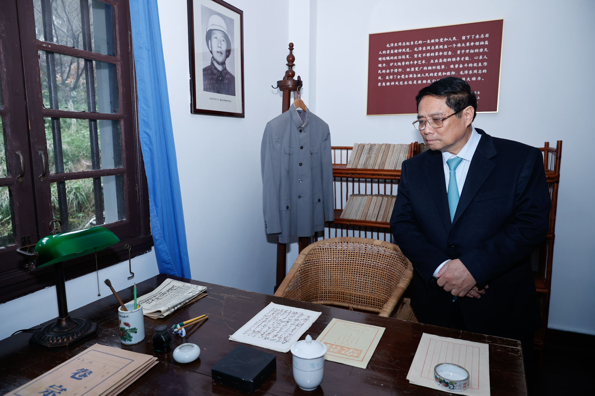 Thủ tướng thăm Nhà kỷ niệm Cách mạng Hồng Nham tại Trùng Khánh (Trung Quốc)- Ảnh 5. Thủ tướng thăm Nhà kỷ niệm Cách mạng Hồng Nham tại Trùng Khánh (Trung Quốc)- Ảnh 5.