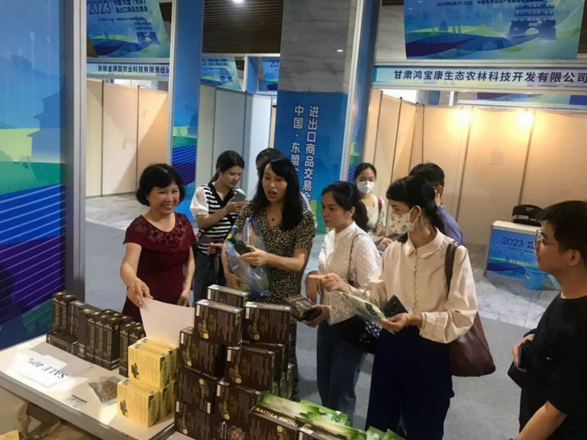 bà Đỗ Thị Kim Thông giới thiệu sản phẩm tại Trung Quốc bà Đỗ Thị Kim Thông giới thiệu sản phẩm tại Trung Quốc