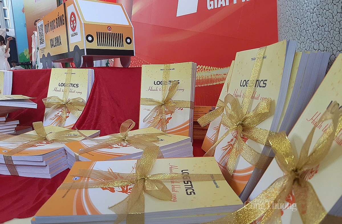 cuốn sách ‘Logistics - Hành trình khát vọng’ cuốn sách ‘Logistics - Hành trình khát vọng’