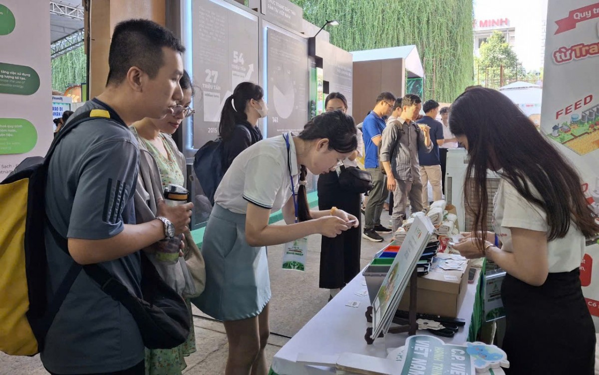 Ngày hội Việt Nam xanh, doanh nghiệp chung tay hành động giảm phát thải, tái sử dụng sản phẩm Ngày hội Việt Nam xanh, doanh nghiệp chung tay hành động giảm phát thải, tái sử dụng sản phẩm