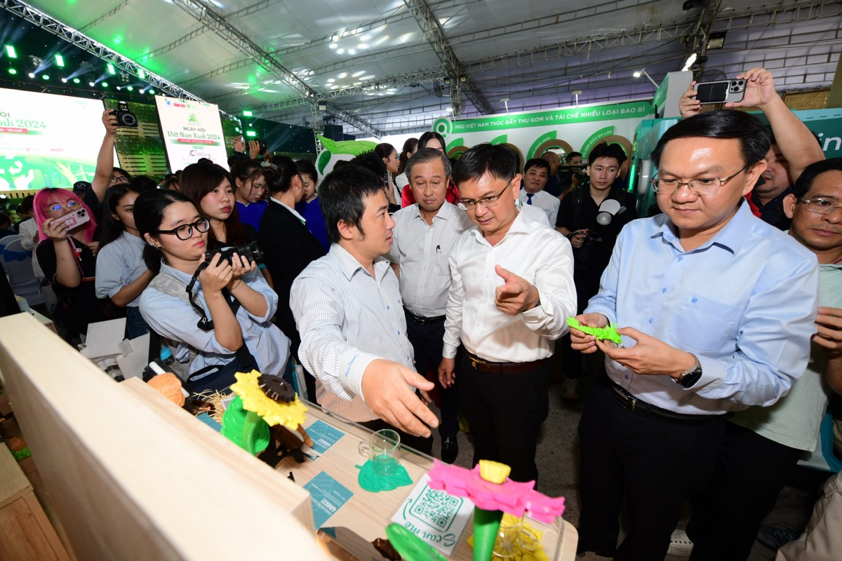 Ngày hội Việt Nam xanh, doanh nghiệp chung tay hành động giảm phát thải, tái sử dụng sản phẩm Ngày hội Việt Nam xanh, doanh nghiệp chung tay hành động giảm phát thải, tái sử dụng sản phẩm