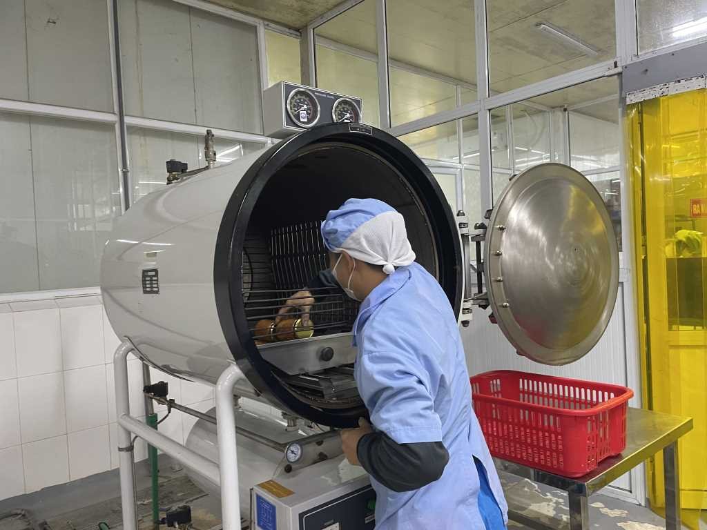 Đầu tư máy móc hiện đại để nâng cao chất lượng chế biến sản phẩm. Đầu tư máy móc hiện đại để nâng cao chất lượng chế biến sản phẩm.