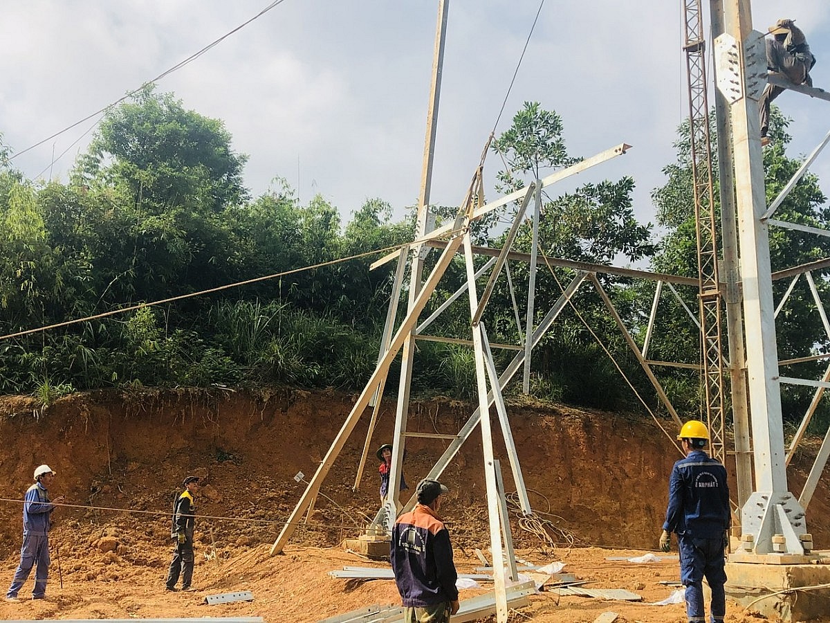 Bài 1: Hàng loạt dự án truyền tải điện cấp bách chậm tiến độ Bài 1: Hàng loạt dự án truyền tải điện cấp bách chậm tiến độ