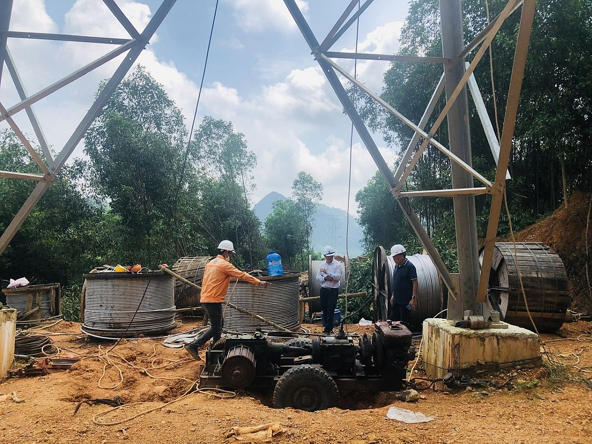 Bài 1: Hàng loạt dự án truyền tải điện cấp bách chậm tiến độ Bài 1: Hàng loạt dự án truyền tải điện cấp bách chậm tiến độ