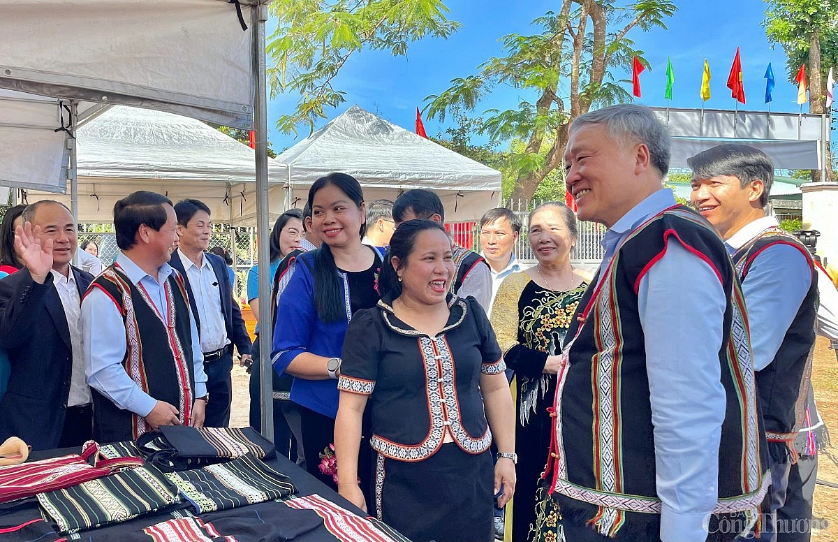 Phó Thủ tướng Thường trực Nguyễn Hoà Bình: Phát huy bản sắc, đưa Ia Nueng thành điểm sáng du lịch cộng đồng