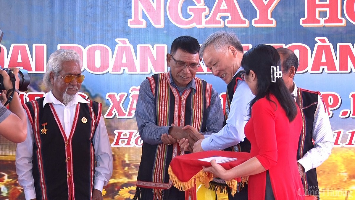 Phó Thủ tướng Thường trực Nguyễn Hoà Bình: Phát huy bản sắc, đưa Ia Nueng thành điểm sáng du lịch cộng đồng