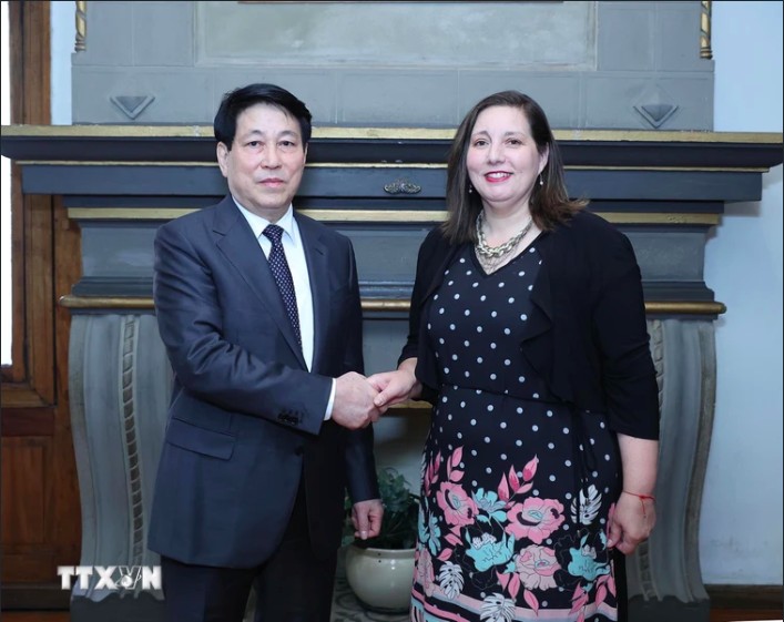 Chủ tịch nước Lương Cường gặp Chủ tịch Đảng Xã hội Chile Paulina Vodanovic. (Ảnh: Lâm Khánh/TTXVN) Chủ tịch nước Lương Cường gặp Chủ tịch Đảng Xã hội Chile Paulina Vodanovic. (Ảnh: Lâm Khánh/TTXVN)