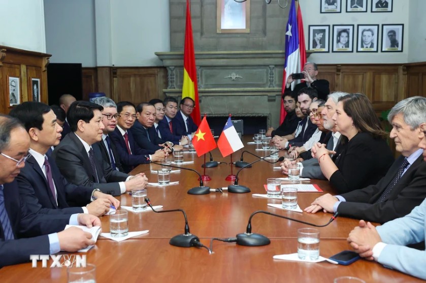 Chủ tịch nước Lương Cường gặp Chủ tịch Đảng Xã hội Chile Paulina Vodanovic. (Ảnh: Lâm Khánh/TTXVN) Chủ tịch nước Lương Cường gặp Chủ tịch Đảng Xã hội Chile Paulina Vodanovic. (Ảnh: Lâm Khánh/TTXVN)