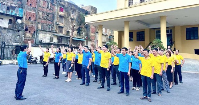 Lễ ra quân tuyên truyền, vận động người dân tham gia BHXH tự nguyện, BHYT hộ gia đình tại TP Hạ Long, do BHXH tỉnh Quảng Ninh và Bưu điện tỉnh phối hợp tổ chức tháng 10/2024. Lễ ra quân tuyên truyền, vận động người dân tham gia BHXH tự nguyện, BHYT hộ gia đình tại TP Hạ Long, do BHXH tỉnh Quảng Ninh và Bưu điện tỉnh phối hợp tổ chức tháng 10/2024.