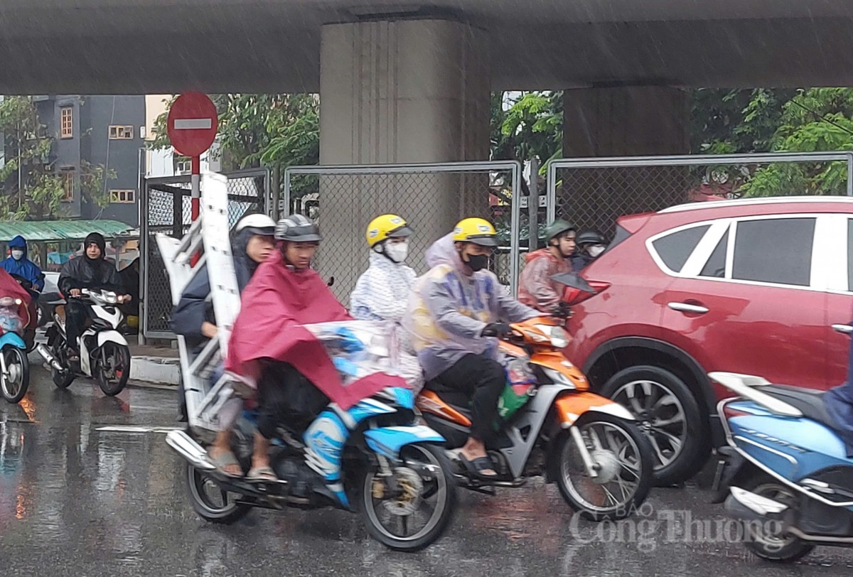 Dự báo mới nhất diễn biến cơn bão số 7 Yinxing và bão Toraji, ngày mai bão Toraji giảm cường độ
