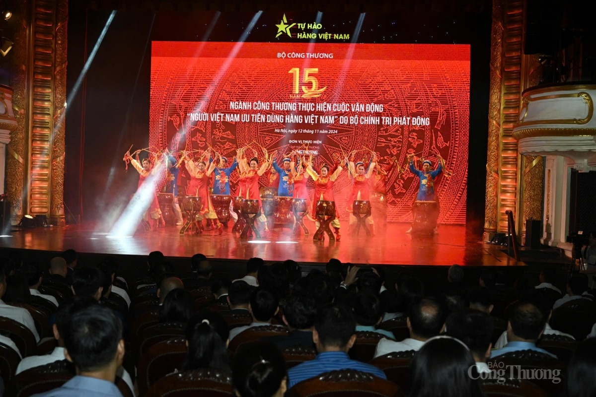 Gala 15 năm ngành Công Thương thực hiện Cuộc vận động Người Việt Nam ưu tiên dùng hàng Việt Nam Gala 15 năm ngành Công Thương thực hiện Cuộc vận động Người Việt Nam ưu tiên dùng hàng Việt Nam