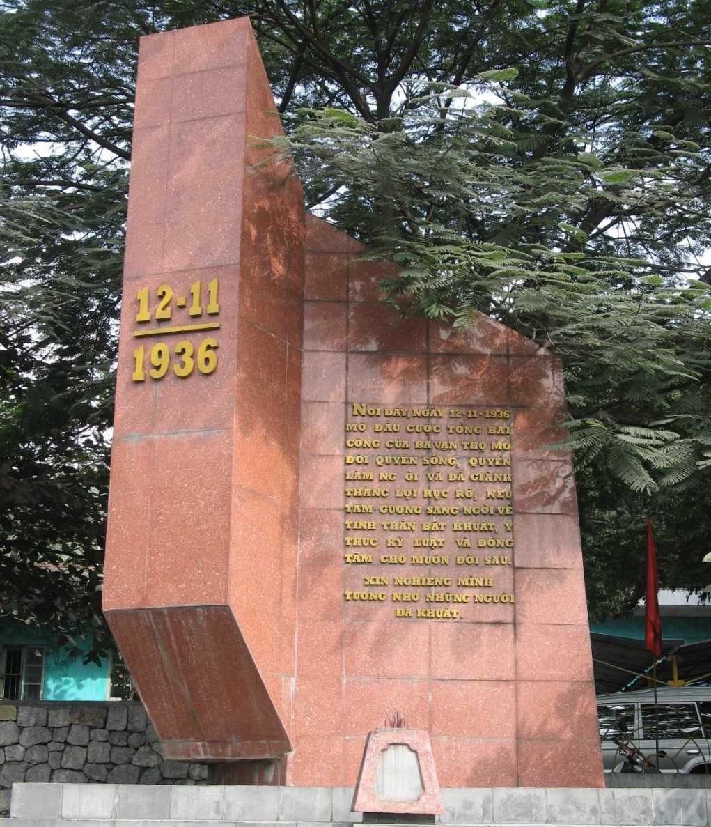 Bia lưu niệm sự kiện tại Di tích lịch sử quốc gia cuộc Tổng đình công của thợ mỏ ngày 12/11/1936 ở ngã tư đường lên mỏ Đèo Nai (TP Cẩm Phả) Bia lưu niệm sự kiện tại Di tích lịch sử quốc gia cuộc Tổng đình công của thợ mỏ ngày 12/11/1936 ở ngã tư đường lên mỏ Đèo Nai (TP Cẩm Phả)