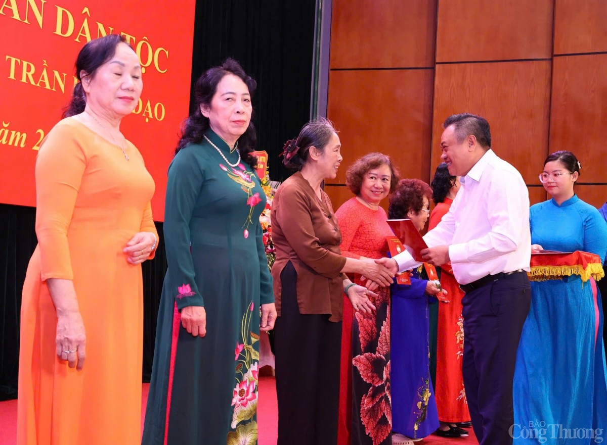 Chủ tịch Hà Nội chung vui với người dân quận Hoàn Kiếm trong Ngày hội Đại đoàn kết toàn dân tộc