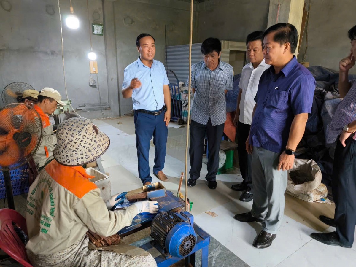 Cơ sở sản xuất sản phẩm đũa gỗ Quảng Thuỷ Cơ sở sản xuất sản phẩm đũa gỗ Quảng Thuỷ