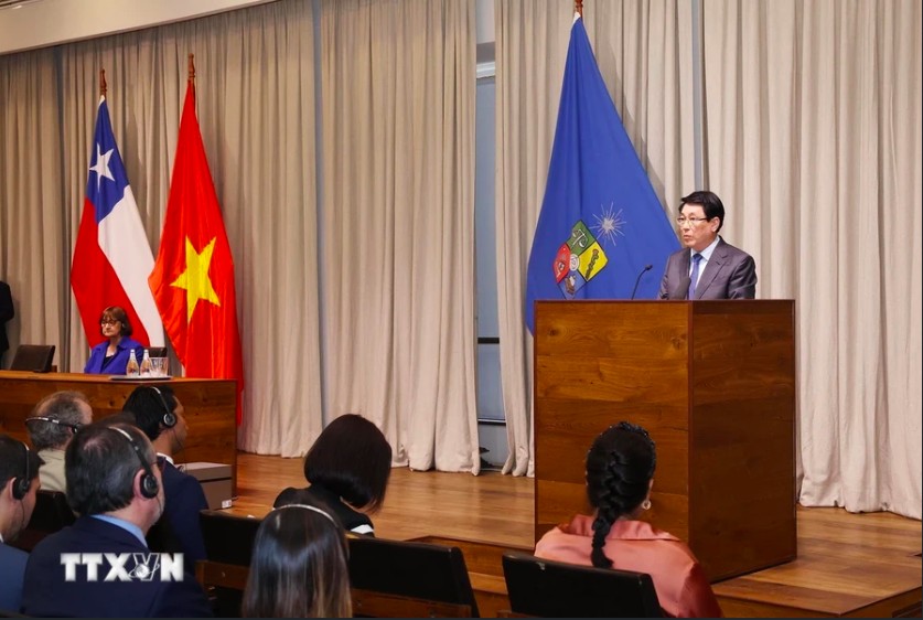 Chủ tịch nước Lương Cường phát biểu chính sách tại Đại học Chile. (Ảnh: Lâm Khánh/TTXVN) Chủ tịch nước Lương Cường phát biểu chính sách tại Đại học Chile. (Ảnh: Lâm Khánh/TTXVN)