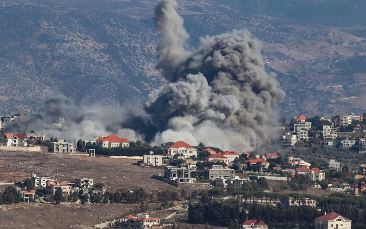 Khói bốc lên từ miền nam Lebanon sau đợt không kích của Israel. Ảnh: AFP Khói bốc lên từ miền nam Lebanon sau đợt không kích của Israel. Ảnh: AFP