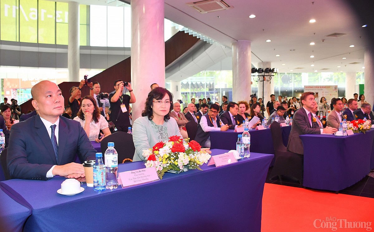 Thứ trưởng Phan Thị Thắng dự khai mạc Triển lãm quốc tế công nghiệp thực phẩm Việt Nam 2024