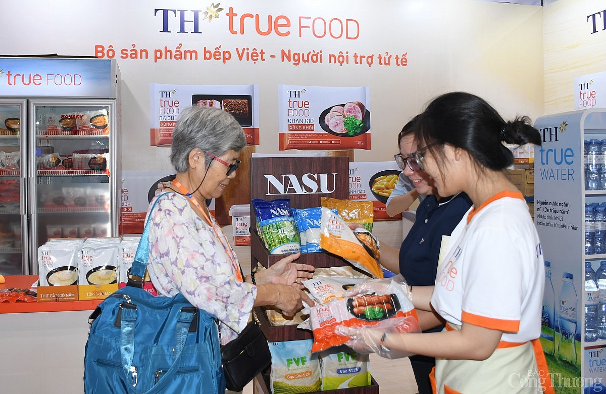 Thứ trưởng Phan Thị Thắng dự khai mạc Triển lãm quốc tế công nghiệp thực phẩm Việt Nam 2024