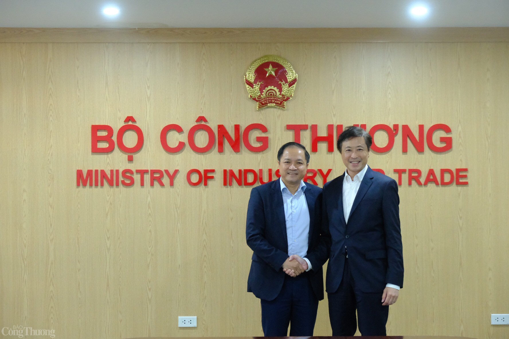 Đại diện Bộ Công Thương và Trung tâm Nhiên liệu Xanh Toàn cầu hoan nghênh sự hợp tác trong thời gian tới. Ảnh: Trần Đình Đại diện Bộ Công Thương và Trung tâm Nhiên liệu Xanh Toàn cầu hoan nghênh sự hợp tác trong thời gian tới. Ảnh: Trần Đình