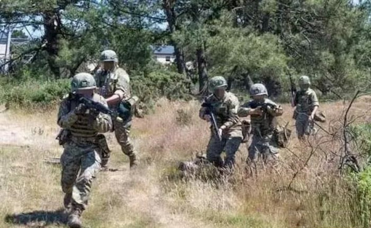 Tuyến phòng thủ cuối cùng ở Donbass có nguy cơ vỡ trận trong đòn tấn công tổng lực của Quân đội Nga những tháng vừa qua, đánh dấu bước ngoặt lớn trong cuộc chiến Nga-Ukraine ở miền đông Ukraine Tuyến phòng thủ cuối cùng ở Donbass có nguy cơ vỡ trận trong đòn tấn công tổng lực của Quân đội Nga những tháng vừa qua, đánh dấu bước ngoặt lớn trong cuộc chiến Nga-Ukraine ở miền đông Ukraine