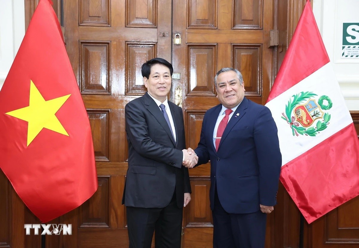 Chủ tịch nước Lương Cường hội kiến Chủ tịch Hội đồng Bộ trưởng Peru Gustavo Adrian Adrianzén Chủ tịch nước Lương Cường hội kiến Chủ tịch Hội đồng Bộ trưởng Peru Gustavo Adrian Adrianzén