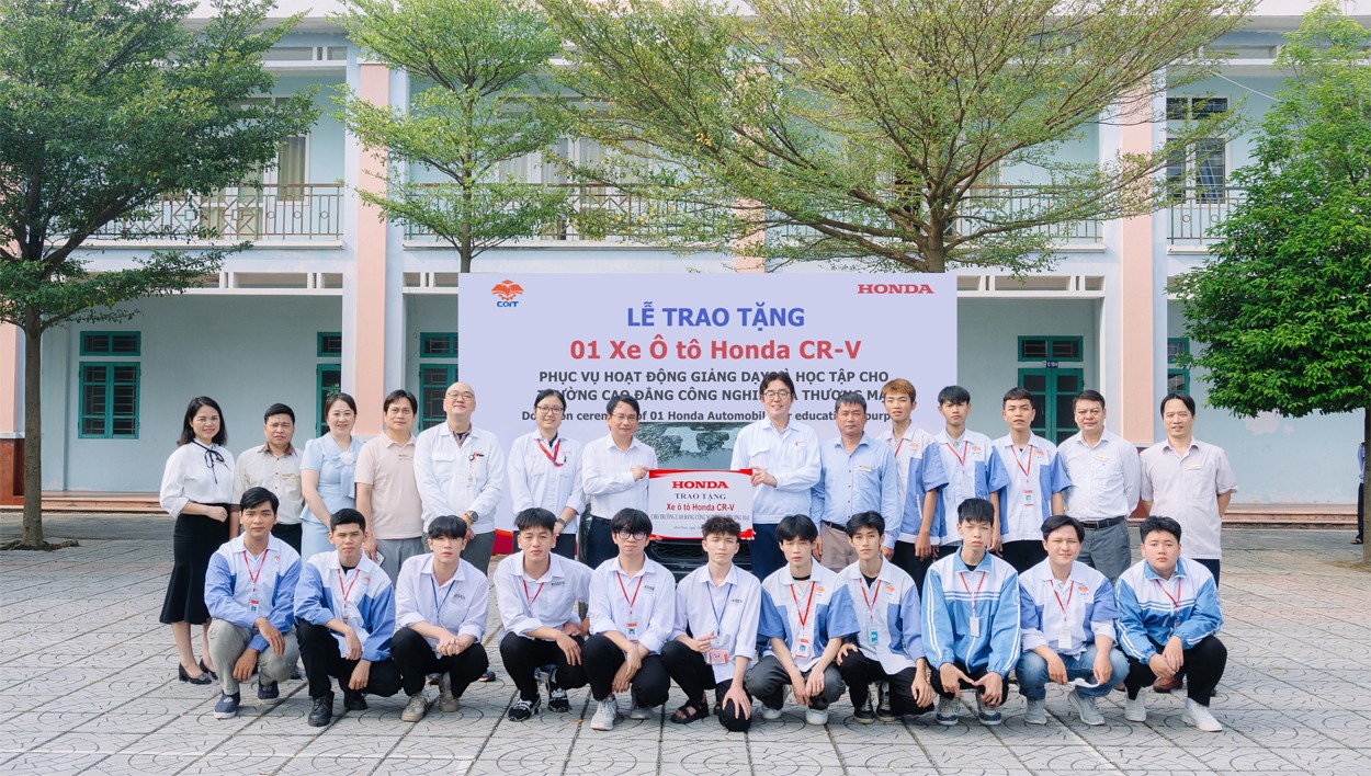 Trao tặng hơn 80 ô tô, xe máy và động cơ xe máy cho 25 trường Cao đẳng, Trung cấp nghề