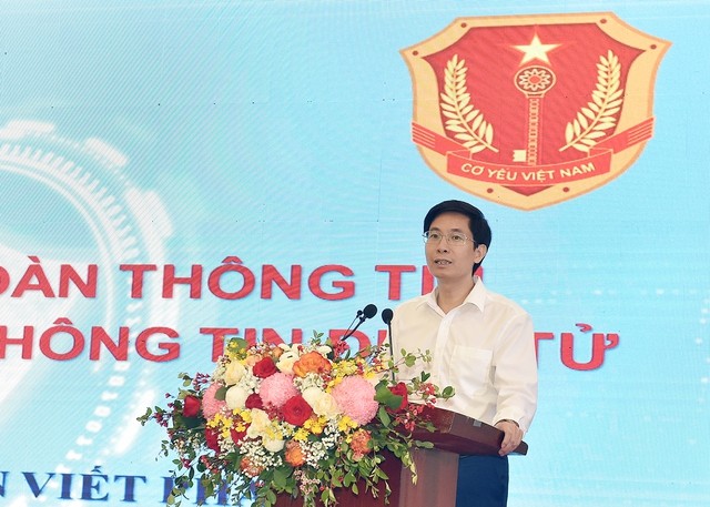 TS. Nguyễn Viết Phan, Ban Cơ yếu Chính phủ, tham luận về đảm bảo an ninh, an toàn thông tin cho các hệ thống Cổng TTĐT - Ảnh: VGP/Hải Minh TS. Nguyễn Viết Phan, Ban Cơ yếu Chính phủ, tham luận về đảm bảo an ninh, an toàn thông tin cho các hệ thống Cổng TTĐT - Ảnh: VGP/Hải Minh