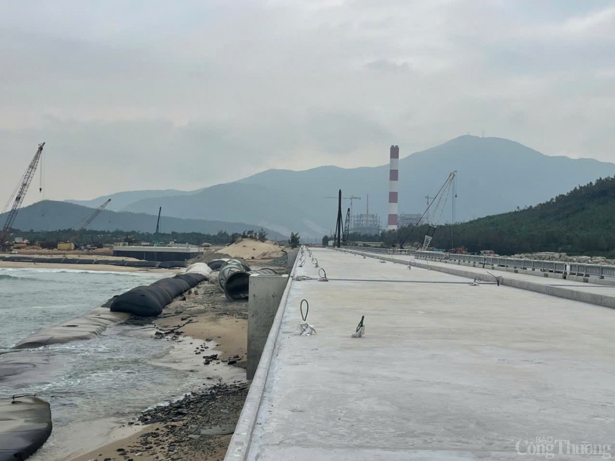 Tuyến đường dân ra cảng than 