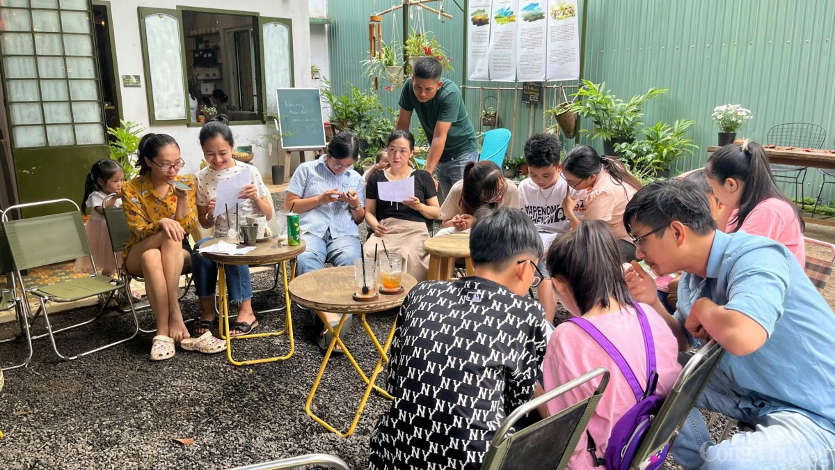 Cô gái Gia Lai bỏ phố về vườn và hành trình nâng tầm giá trị hạt cà phê Cô gái Gia Lai bỏ phố về vườn và hành trình nâng tầm giá trị hạt cà phê