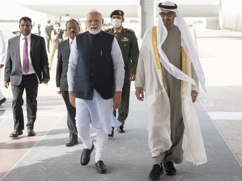 Thủ tướng Ấn Độ Narendra Modi và Tổng thống UAE Sheikh Mohamed bin Zayed Al Nahyan trong chuyến thăm UAE, tháng 6/2022. Ảnh: Gulf News Thủ tướng Ấn Độ Narendra Modi và Tổng thống UAE Sheikh Mohamed bin Zayed Al Nahyan trong chuyến thăm UAE, tháng 6/2022. Ảnh: Gulf News