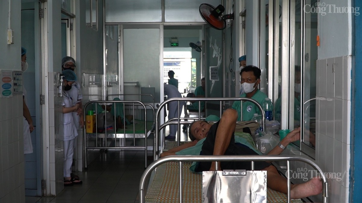 Việc chưa thể đi vào hoạt động của Khu điều trị kĩ thuật cao khiến cho nhiều lúc bệnh viện Đa khoa Quảng Nam bị đẩy vào tình trạng quá tải, cóthowif điểm buộc phải kê giường ở ngoài hành lang. Việc chưa thể đi vào hoạt động của Khu điều trị kĩ thuật cao khiến cho nhiều lúc bệnh viện Đa khoa Quảng Nam bị đẩy vào tình trạng quá tải, cóthowif điểm buộc phải kê giường ở ngoài hành lang.