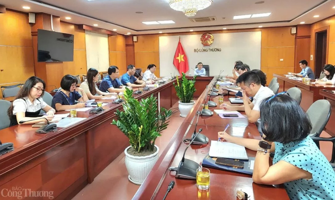 Thứ trưởng Trương Thanh Hoài đã chủ trì cuộc họp với các đơn vị thuộc Bộ được giao nhiệm vụ quản lý an toàn thực phẩm. Thứ trưởng Trương Thanh Hoài đã chủ trì cuộc họp với các đơn vị thuộc Bộ được giao nhiệm vụ quản lý an toàn thực phẩm.