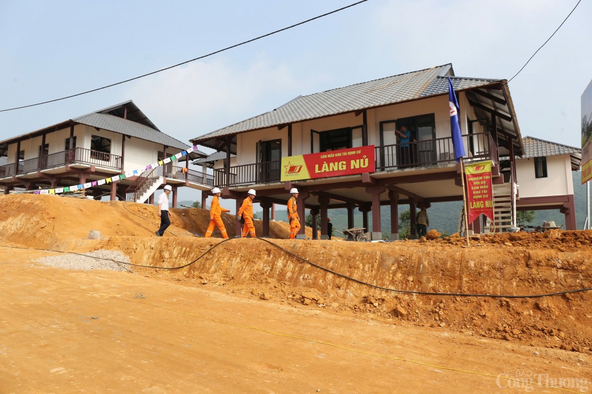 PC Lào Cai: "Thần tốc" đưa điện lưới quốc gia về khu tái định cư Làng Nủ PC Lào Cai: "Thần tốc" đưa điện lưới quốc gia về khu tái định cư Làng Nủ