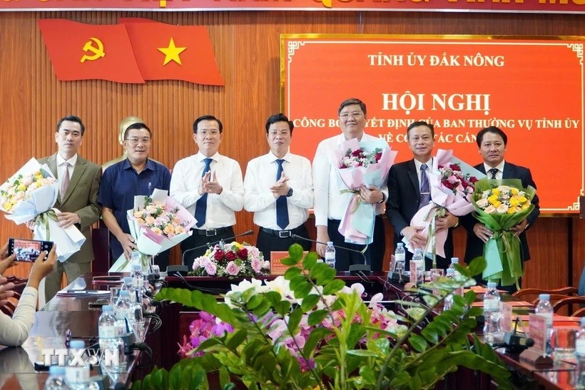 ỉnh ủy Đắk Nông công bố 6 quyết định về công tác cán bộ ỉnh ủy Đắk Nông công bố 6 quyết định về công tác cán bộ