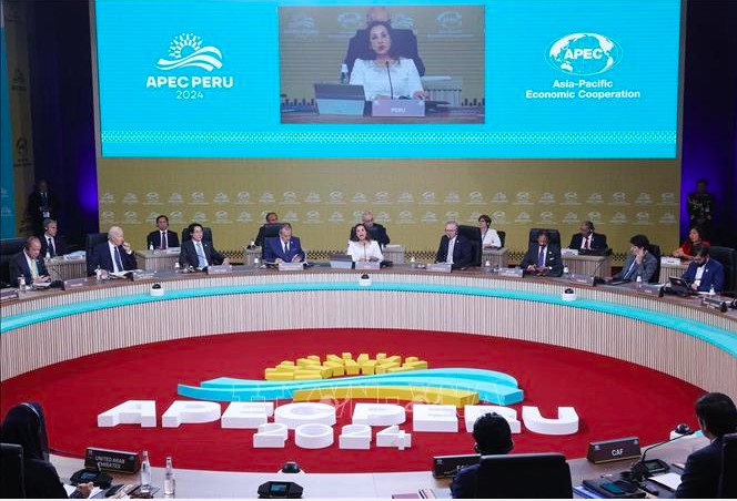 Đối thoại không chính thức giữa các nhà lãnh đạo APEC với khách mời. Ảnh: Lâm Khánh/TTXVN Đối thoại không chính thức giữa các nhà lãnh đạo APEC với khách mời. Ảnh: Lâm Khánh/TTXVN