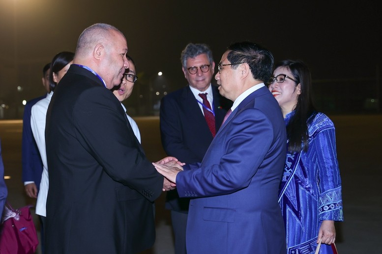 Đại biện Cộng hòa Dominica tiễn Thủ tướng cùng Phu nhân tại sân bay quốc tế Nội Bài - Ảnh: VGP/Nhật Bắc Đại biện Cộng hòa Dominica tiễn Thủ tướng cùng Phu nhân tại sân bay quốc tế Nội Bài - Ảnh: VGP/Nhật Bắc