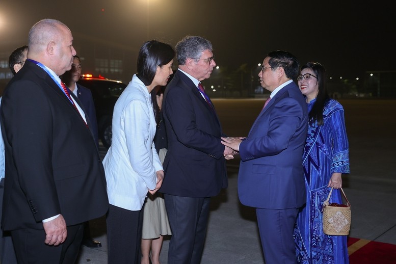 Đại sứ Brazil tại Việt Nam Marco Farani tiễn Thủ tướng cùng Phu nhân tại sân bay quốc tế Nội Bài - Ảnh: VGP/Nhật Bắc Đại sứ Brazil tại Việt Nam Marco Farani tiễn Thủ tướng cùng Phu nhân tại sân bay quốc tế Nội Bài - Ảnh: VGP/Nhật Bắc