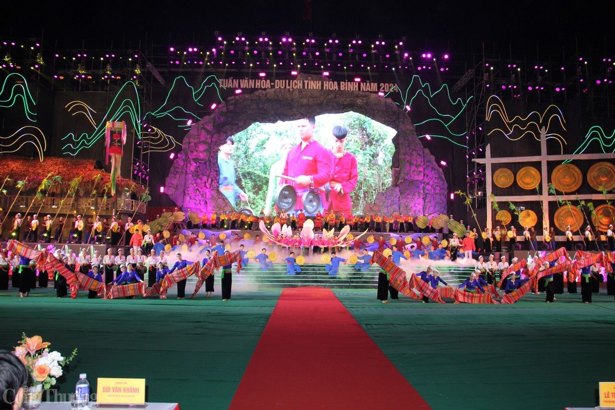 Hòa Bình đón nhận Bằng xếp hạng di tích Quốc gia đặc biệt Hang xóm Trại và Mái đá làng Vành Hòa Bình đón nhận Bằng xếp hạng di tích Quốc gia đặc biệt Hang xóm Trại và Mái đá làng Vành