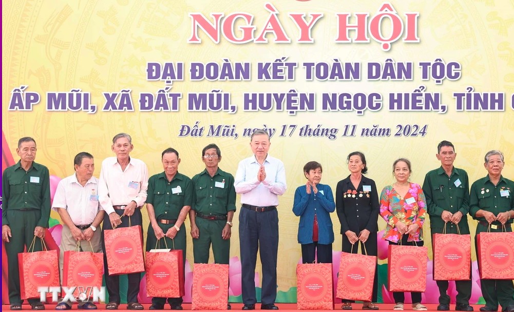 Tổng Bí thư Tô Lâm dự Ngày hội Đại đoàn kết dân tại ấp Mũi, xã Đất Mũi (Cà Mau) Tổng Bí thư Tô Lâm dự Ngày hội Đại đoàn kết dân tại ấp Mũi, xã Đất Mũi (Cà Mau)