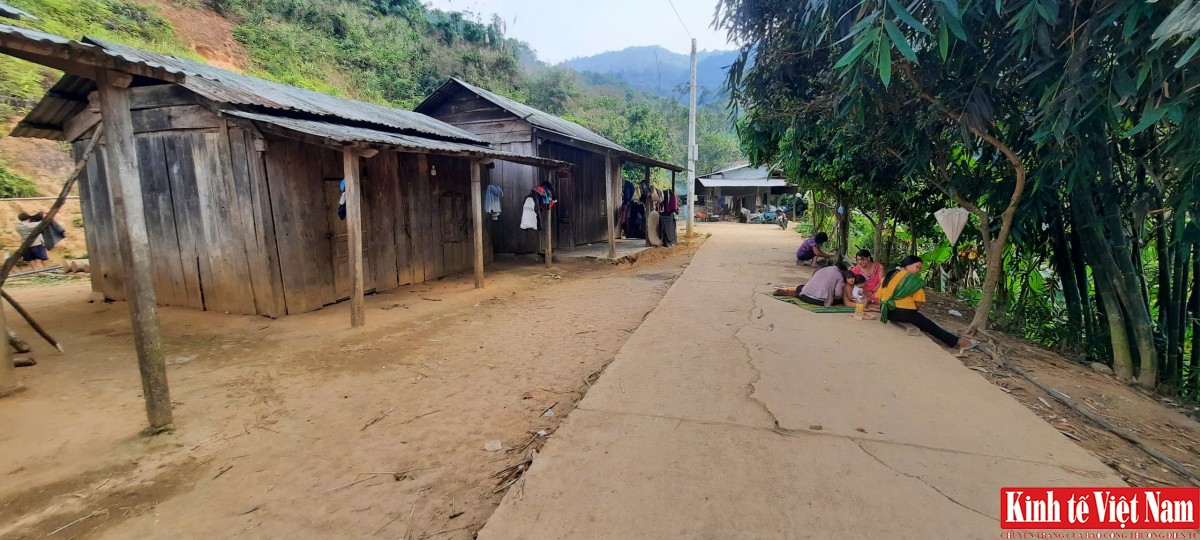 Nhiều hủ tục vẫn còn dai dẳng nên đời sống của người dân vẫn chưa thể thay đổi Nhiều hủ tục vẫn còn dai dẳng nên đời sống của người dân vẫn chưa thể thay đổi