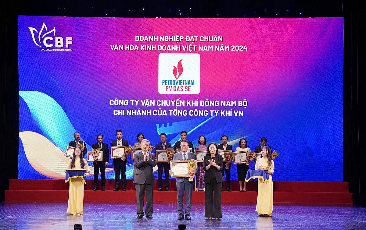 PV GAS SE nhận danh hiệu “Doanh nghiệp đạt chuẩn văn hoá kinh doanh Việt Nam” PV GAS SE nhận danh hiệu “Doanh nghiệp đạt chuẩn văn hoá kinh doanh Việt Nam”
