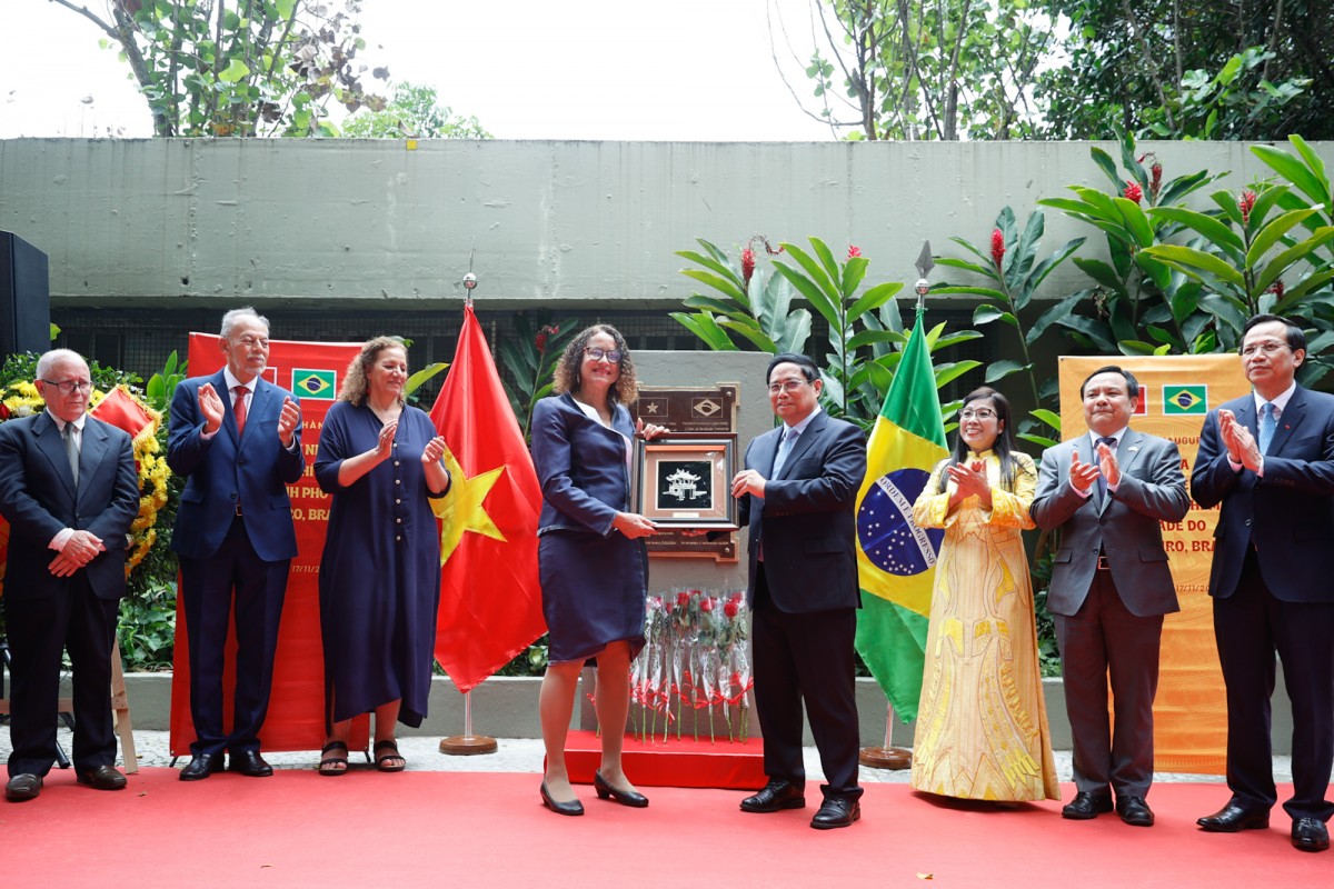 Thủ tướng dự lễ khánh thành, đặt biển kỷ niệm, tôn vinh Chủ tịch Hồ Chí Minh tại Brazil Thủ tướng dự lễ khánh thành, đặt biển kỷ niệm, tôn vinh Chủ tịch Hồ Chí Minh tại Brazil